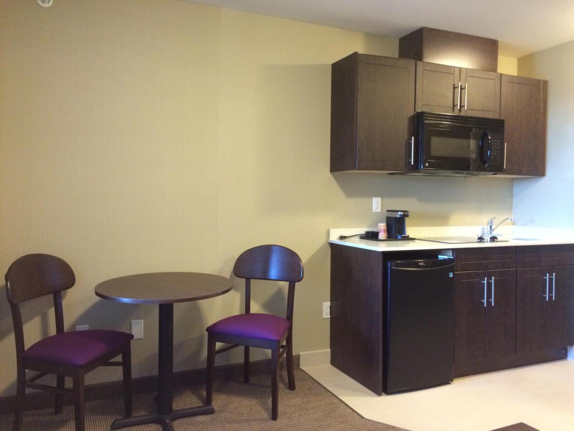 Meridian Inn & Suites لويدمينستر المظهر الخارجي الصورة