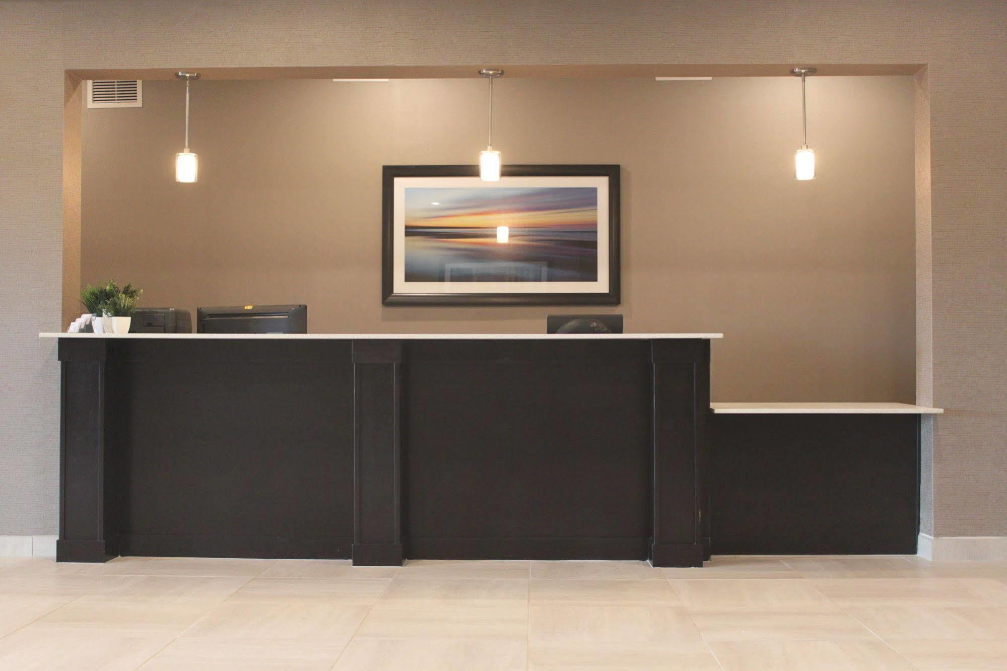 Meridian Inn & Suites لويدمينستر المظهر الخارجي الصورة